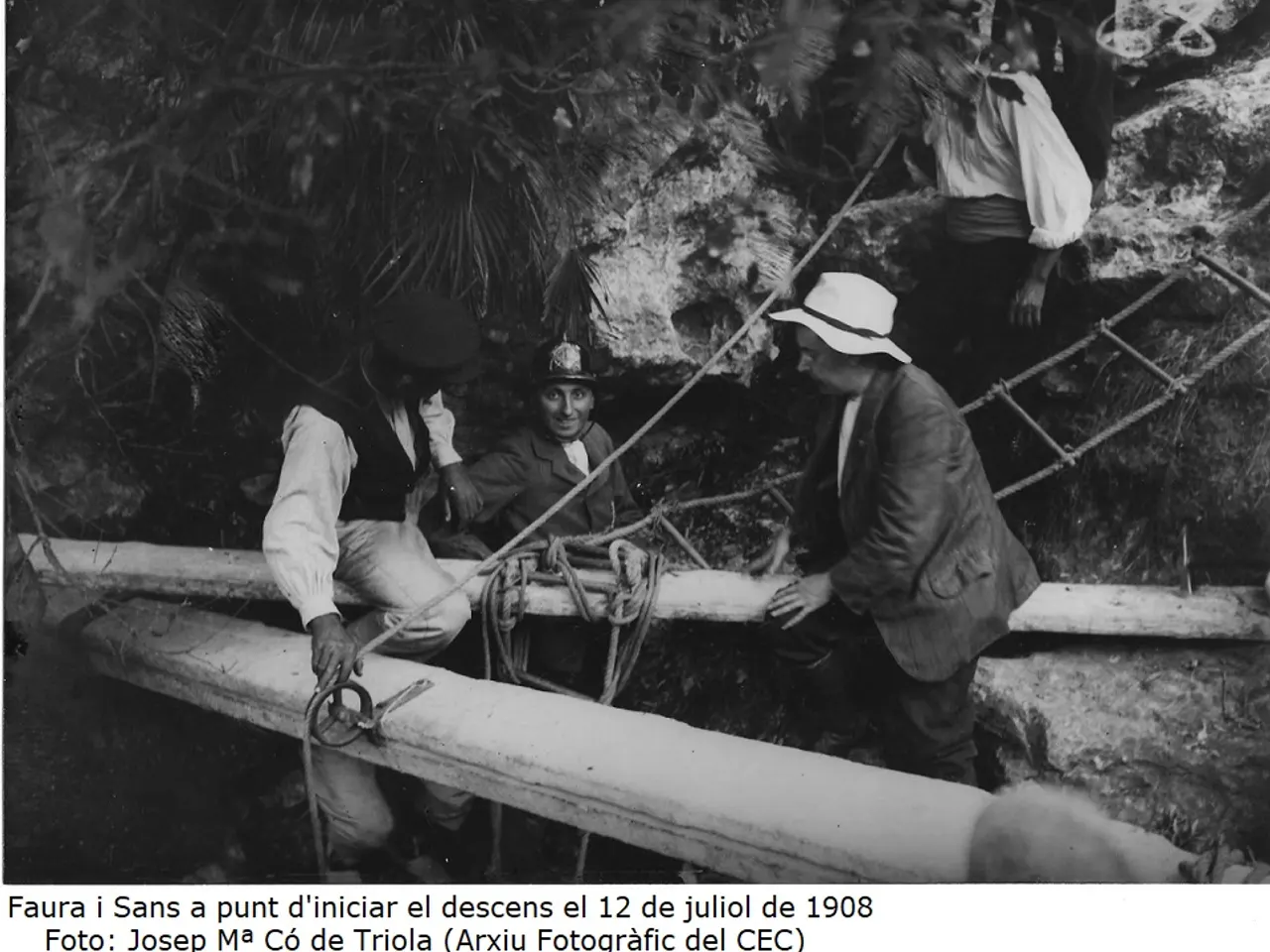 Fotografia de ESQUERRÀ, AVENC DE L'