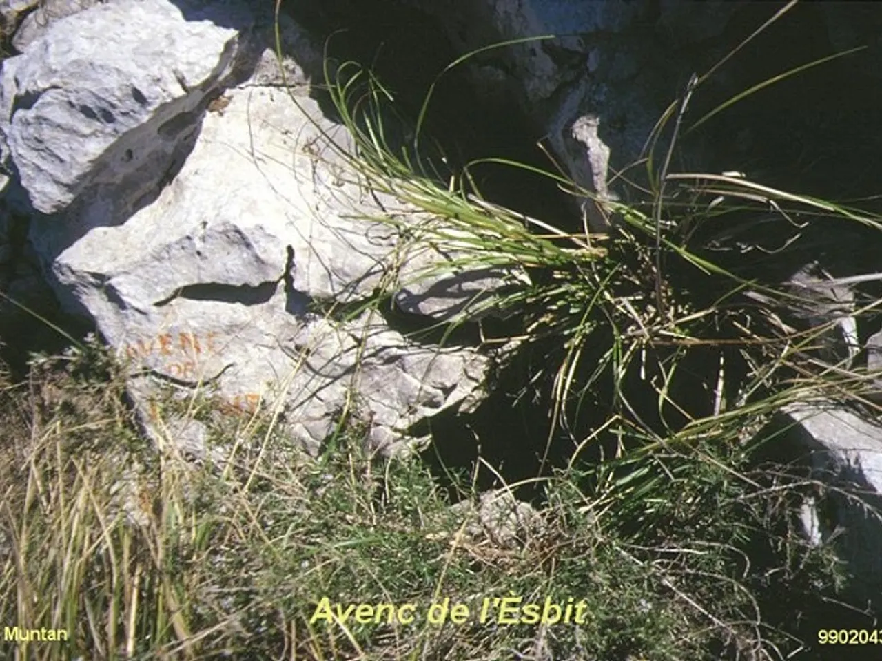Fotografia de ESBIT, AVENC DE L'