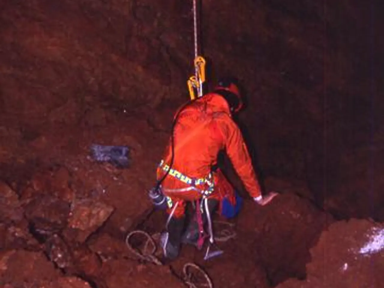 Fotografia de PLA DE BASSIOLES,  AVENC DEL