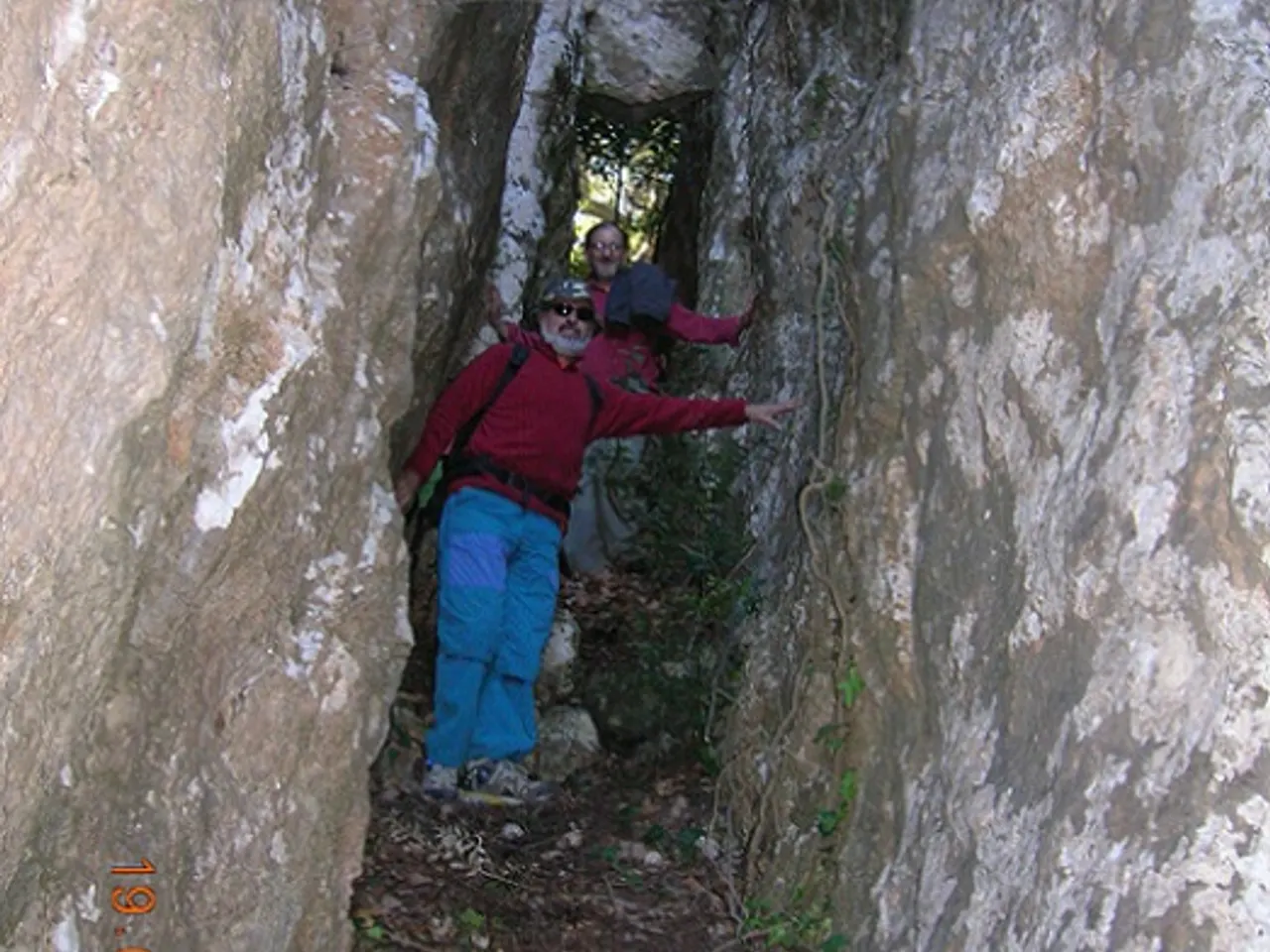 Fotografia de VENES, ESQUERDES DE LES - ROJALONS, AVENC GRAN DE