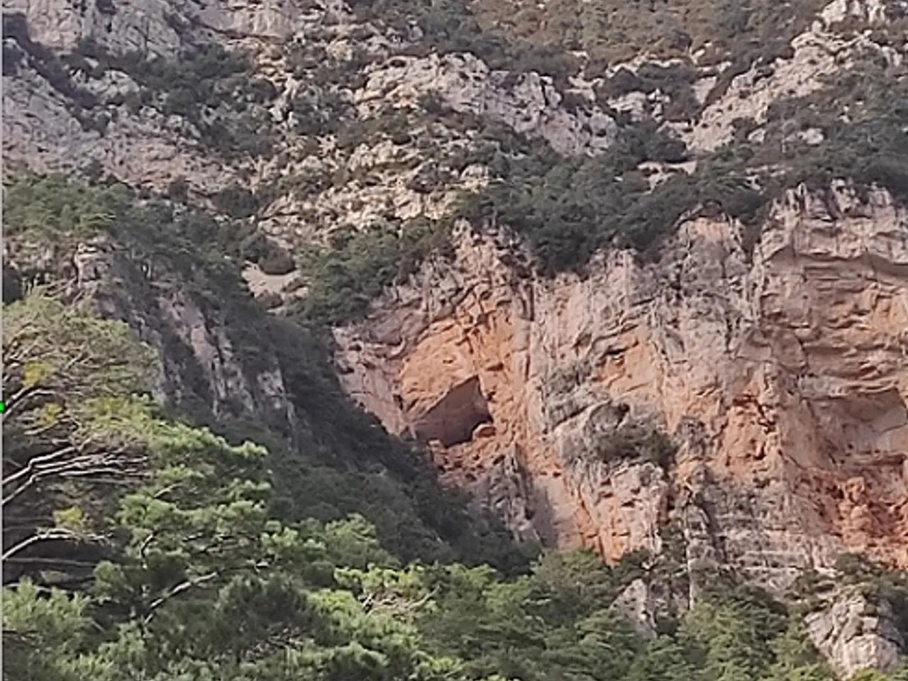 Photograph of FAIXA DE ROCA ROJA, FORAT DE LA