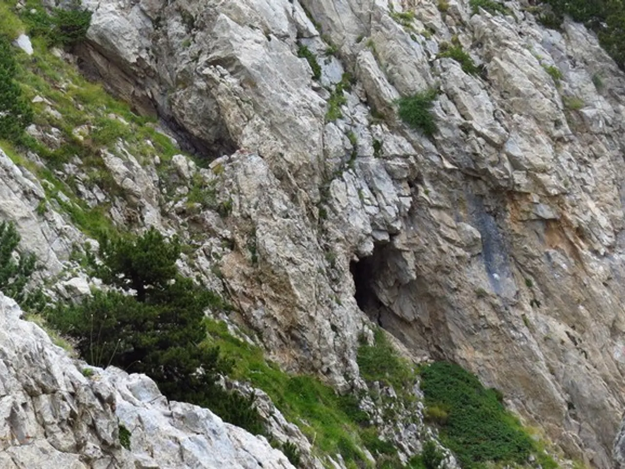 Fotografia de PONT DE ROCA, COVA DEL