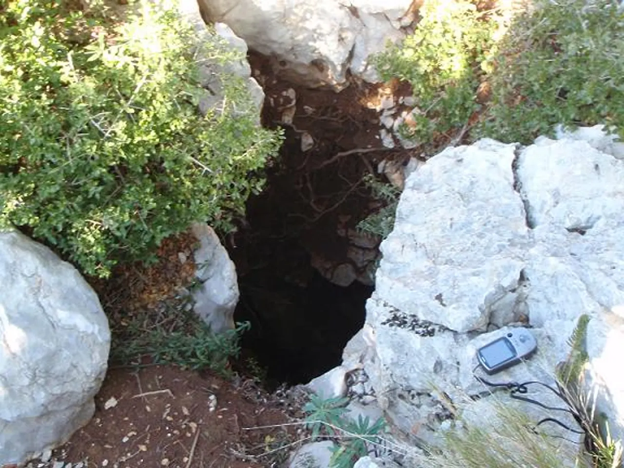 Fotografia de CARENA DE LES ALZINES, AVENC DE LA