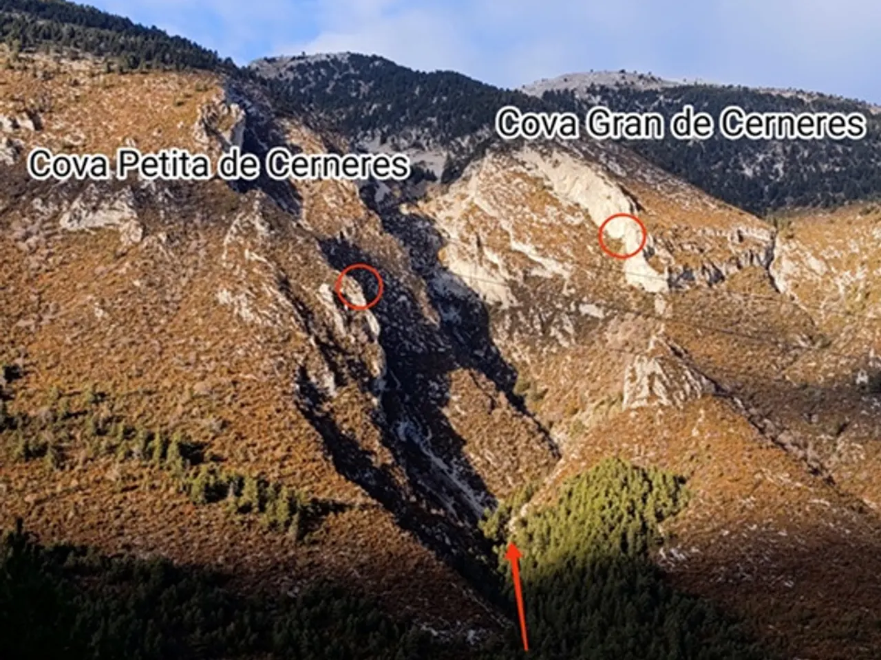 Fotografia de CERNERES, COVA PETITA DE