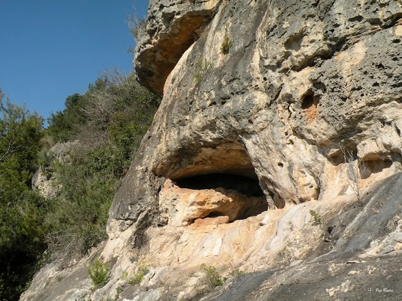 Fotografia de FERRANES, COVA PETITA DE