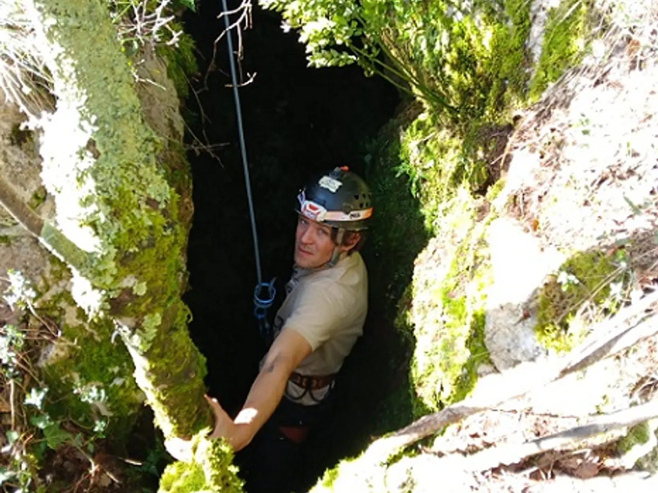 Photograph of ROCA SABEIA, AVENC Nº2 DE LA