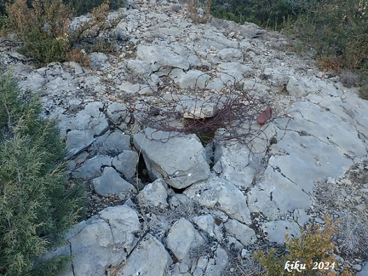 Fotografia de COLLET DE LA CREU, AVENC DEL