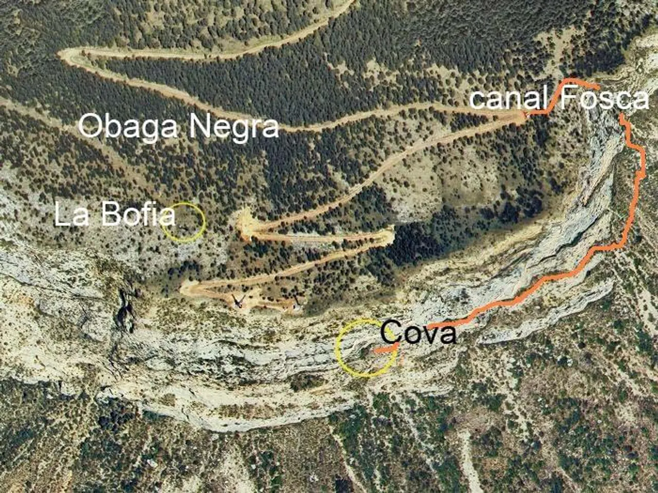 Fotografía de NEGRE DE LA ROCA DE SET COMELLES, FORAT