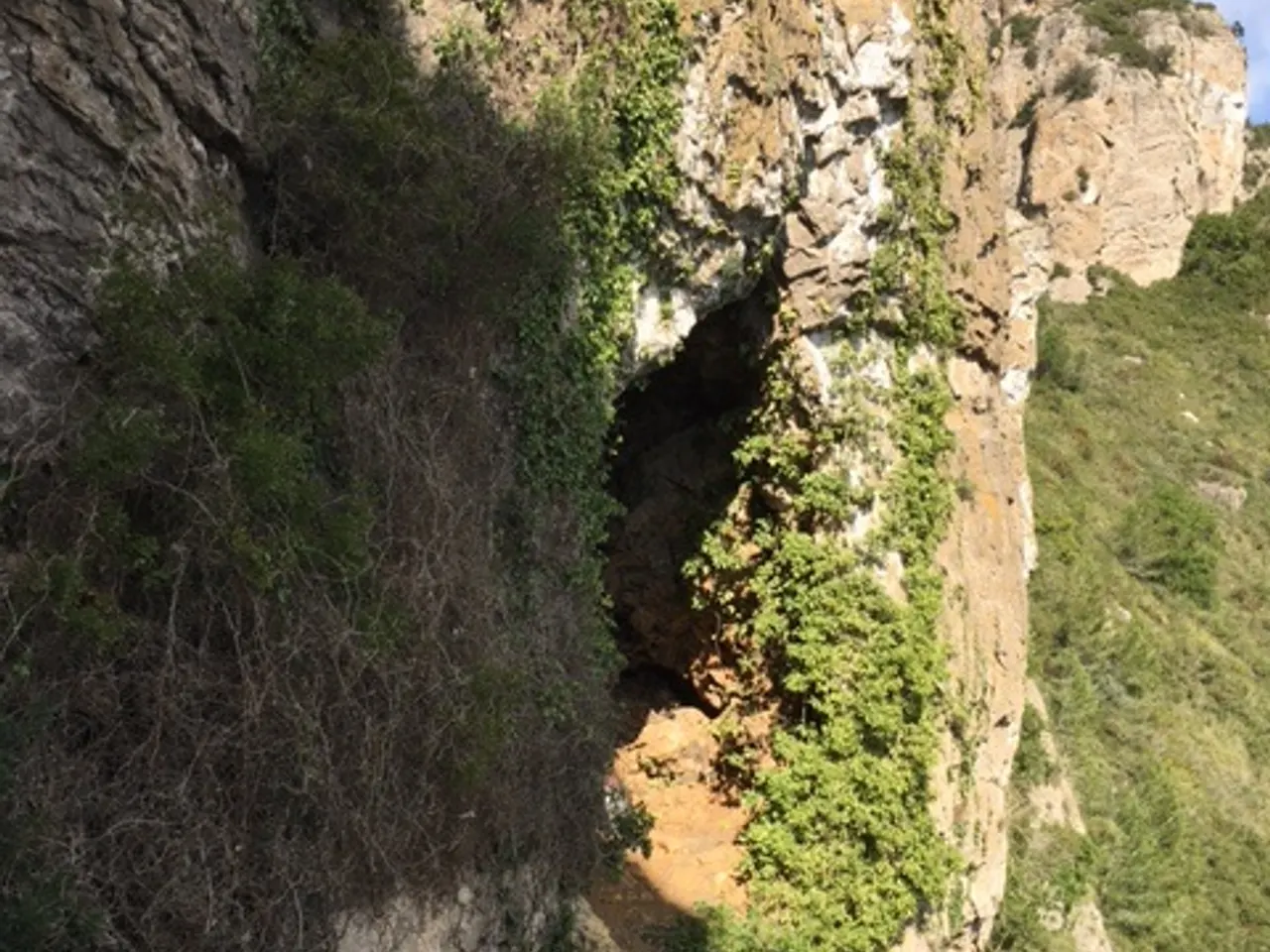 Fotografía de AGULLES,  COVA DE LES