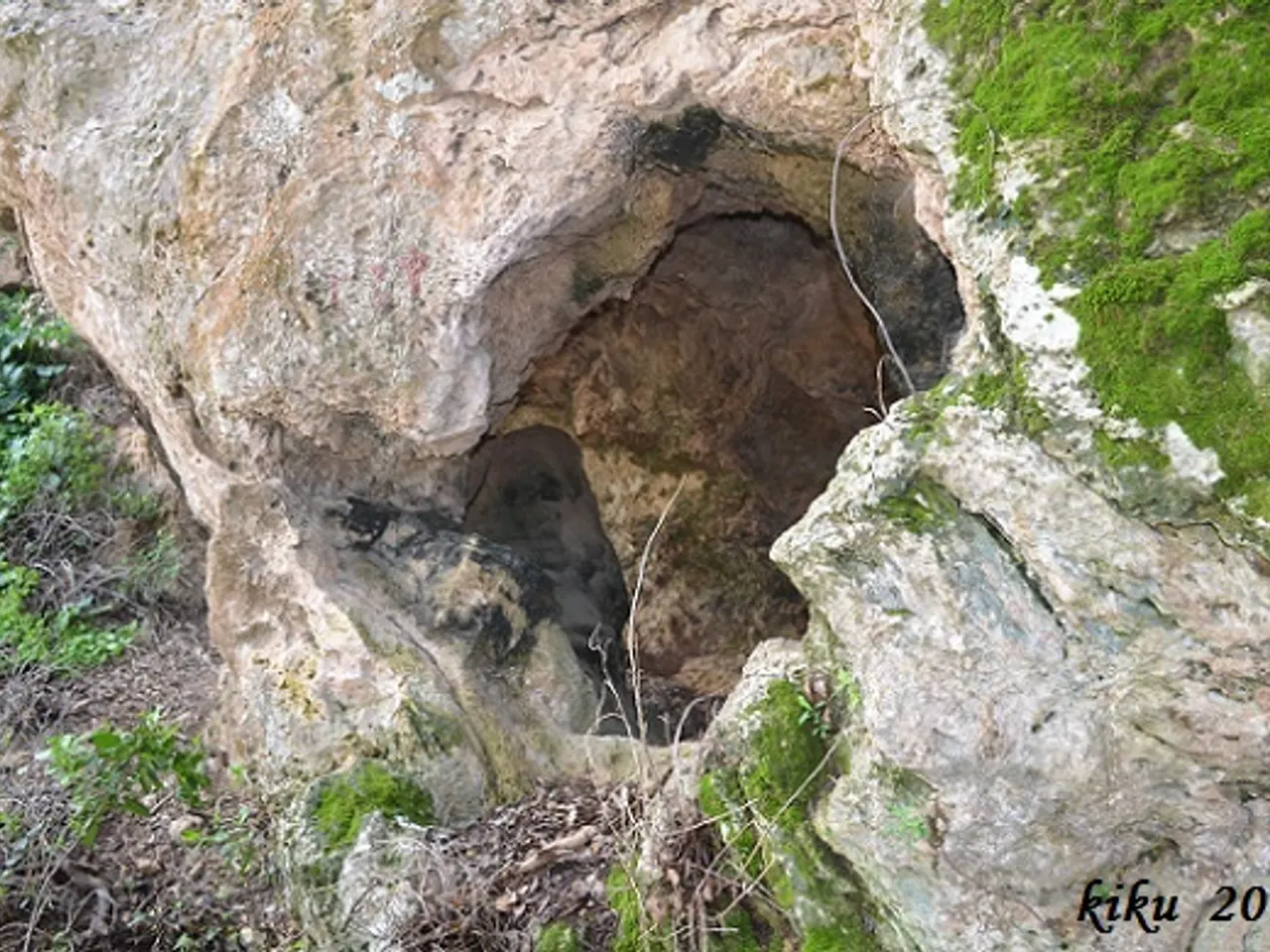 Fotografia de TRES CREUS, COVA DE LES