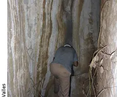Fotografia de EMPARROSANA, COVA DE L' (3 de 4)