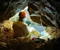 Fotografia de CA L'ISIDRET, COVA Nº2 DE  (2 de 5)