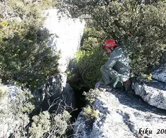 Fotografia de VENES, ESQUERDES DE LES - ROJALONS, AVENC GRAN DE (3 de 12)
