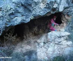 Fotografía de ROCA D'URÚS, BAUMA INFERIOR DE LA (2 de 2)