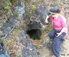Fotografia de CAMÍ DEL BARRANC DE LA MAÇANA, AVENC DEL (1 de 2)