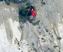 Fotografia de PENJADA DEL TORRENT D'ESPINAU, COVA (1 de 4)