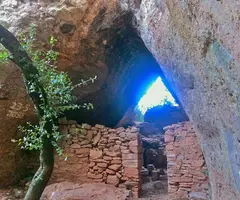 Photograph of HOSPITAL DE SANG DE MATA-RODONA, L' (1 of 3)