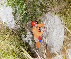 Fotografia de FRAGATA, AVENC DE LA (2 de 5)