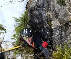 Fotografia de ROCA ROJA, AVENC DE (1 de 3)