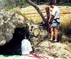 Fotografia de CALA DE LA MÓRA, AVENC I COVA DE LA (1 de 6)