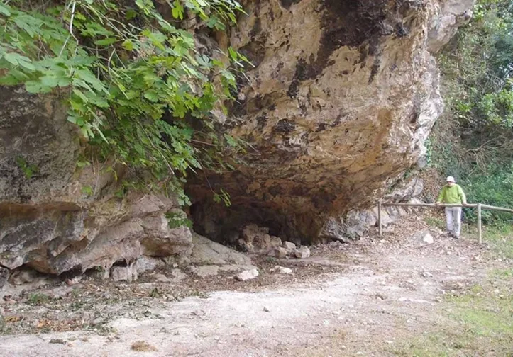 Fotografia de Balma del Serrat del Pont (2 de 4)