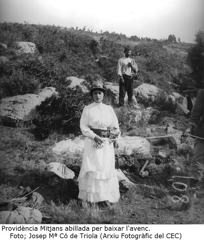 Fotografia de ESQUERRÀ, AVENC DE L' (2 de 31)