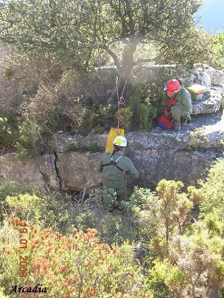 Fotografia de VENES, ESQUERDES DE LES - ROJALONS, AVENC GRAN DE (4 de 12)