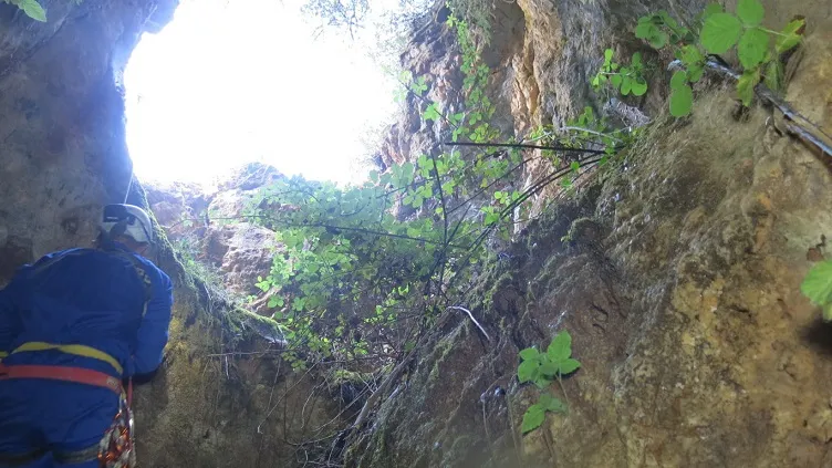 Fotografía de ESQUIROLET, AVENC DE L' (5 de 6)