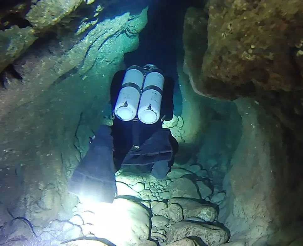 Fotografia de VETES - FRARE, SISTEMA COVES DE LES (8 de 9)