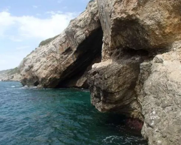 Photograph of AMFITEATRE, COVA DE L' (2 of 9)