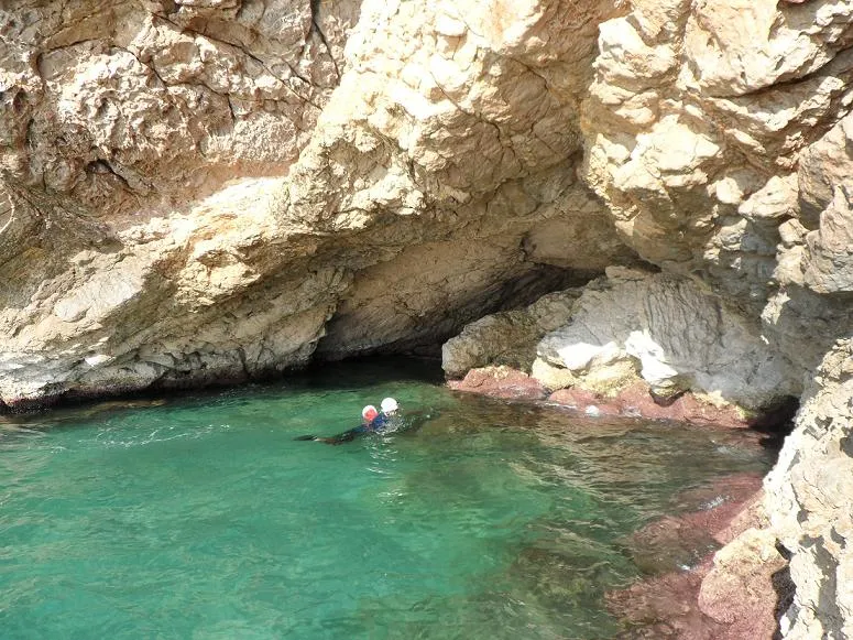 Fotografía de PUNTA DE CALA FORN, COVES DE LA (1 de 8)