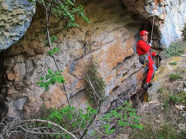 Fotografía de CINGLE DE ROCA ALTA, AVENC DEL (3 de 8)
