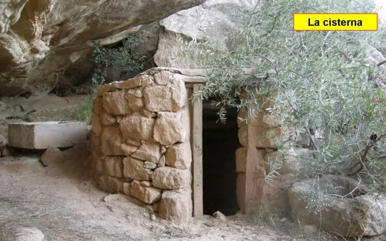 Fotografia de XINTES, COVA DE LES (3 de 4)