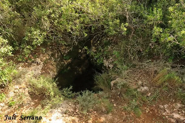 Fotografia de CAMÍ DE LES SENIOLES, AVENC DEL (1 de 6)