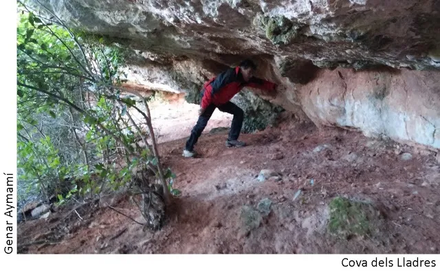 Fotografia de LLADRES, COVA DELS (2 de 3)