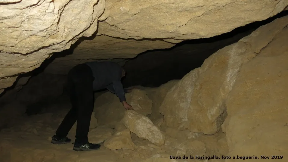 Fotografia de FARINGALLA, COVA DE LA (5 de 6)