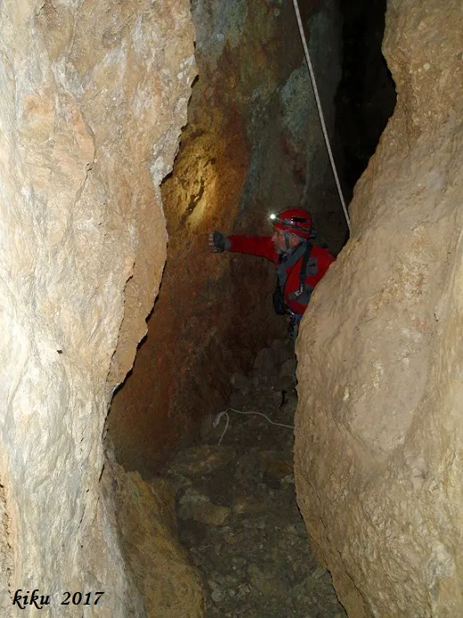 Fotografia de FIGUERA, AVENC DE LA (4 de 6)