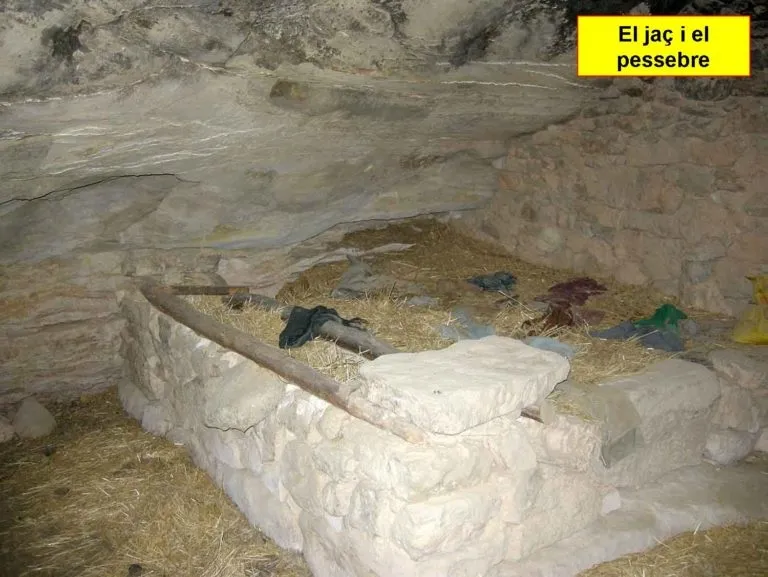 Fotografia de XINTES, COVA DE LES (4 de 4)