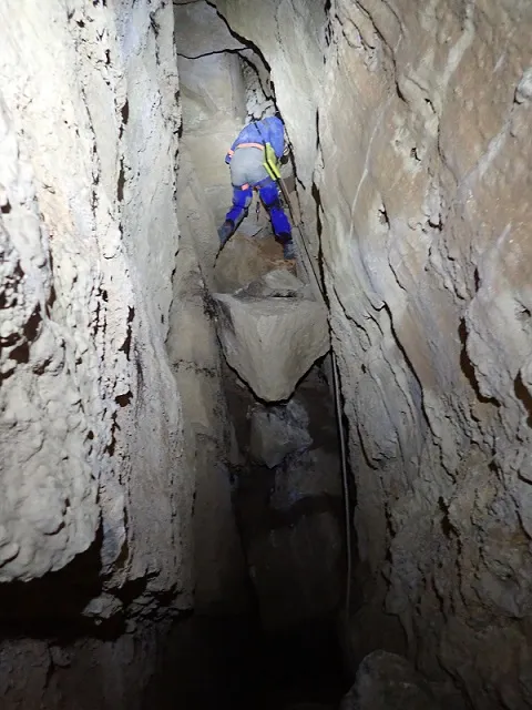 Fotografia de TOSSAL DE CANTACORBS, AVENC DEL (5 de 9)