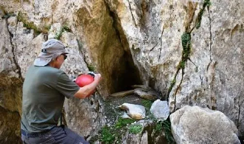 Fotografía de CAP DERA SERRA, COVA DETH (3 de 5)