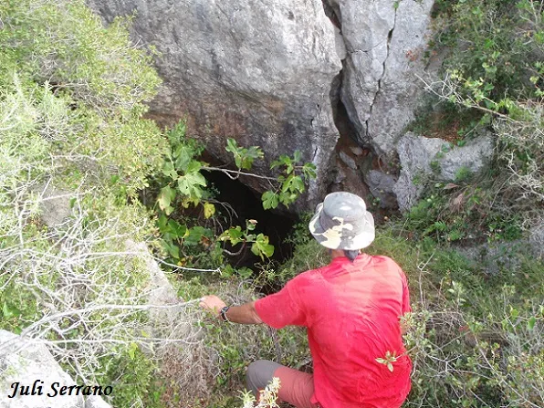 Photograph of CÒRREC DE LES GUILLES, CAU DEL (2 of 2)