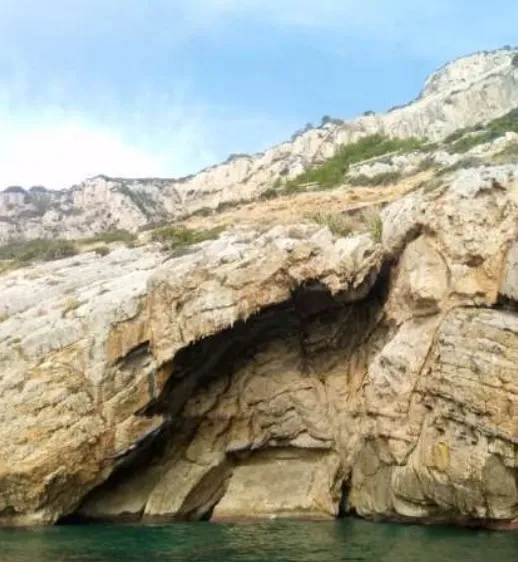 Photograph of AMFITEATRE, COVA DE L' (1 of 9)