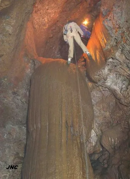 Fotografia de OBAGA DE L'ILLA, AVENC DE L' (2 de 3)