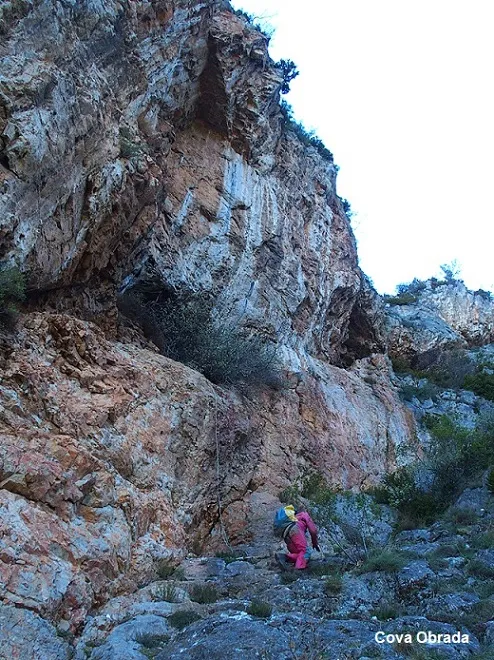 Fotografía de ROCA D'URÚS, COVA OBRADA DE LA (3 de 4)