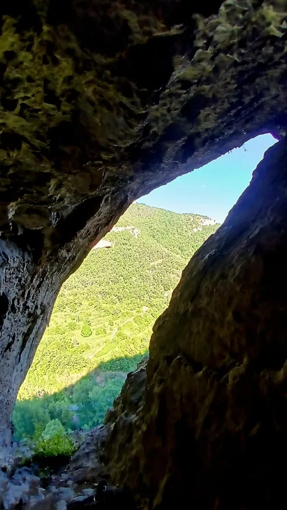 Fotografia de ESTEGALELLA, COVA D' (3 de 4)