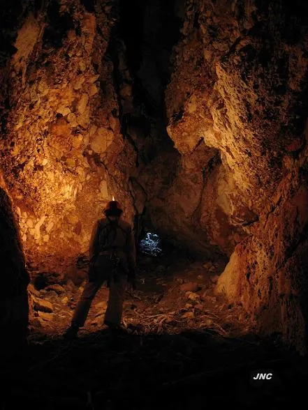 Fotografía de CAN CASTELLET DE DALT, AVENC DE (2 de 7)