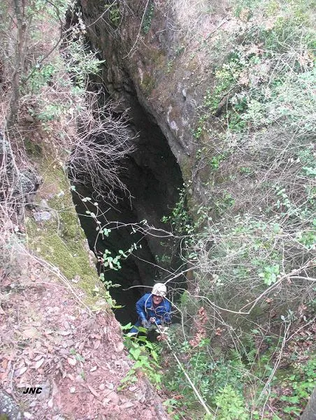 Fotografia de SERRA DEL GALL, AVENC DE LA (1 de 4)