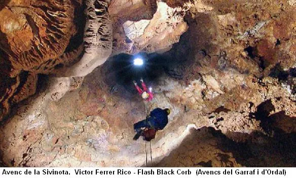 Fotografia de SIVINOTA, AVENC DE LA (3 de 9)