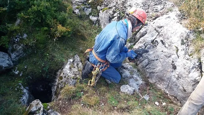 Fotografia de PLA FORNESA, AVENC DEL (1 de 2)