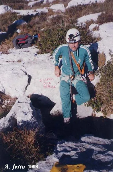 Fotografia de SERRAT DE LA MORELLA, AVENC DEL (1 de 3)